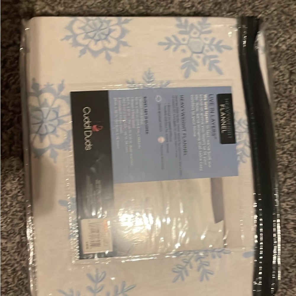 Cuddl Duds Heavyweight Flannel Sheet Set with Blue Snowflakes